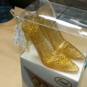 Pumped up phone stand